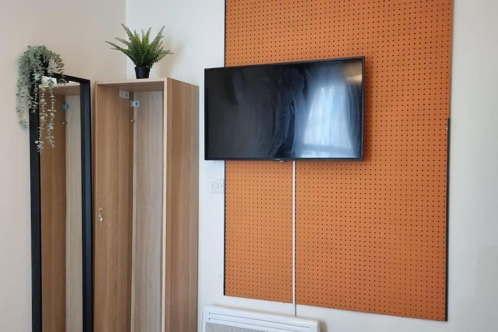 Skyline King Suites 202 スウォンジー エクステリア 写真